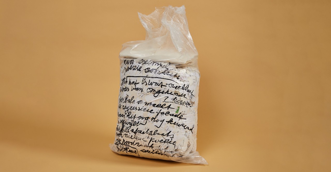 Al dat schrijfwerk, vernietigd en vereeuwigd op hetzelfde moment